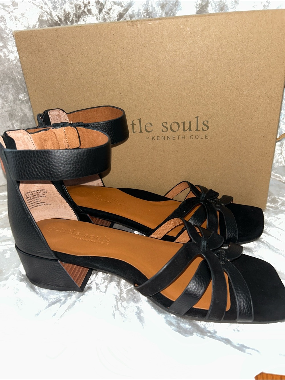 NWT KENNETH COLE GENTLE SOULS LEATHER BLACK SANDALS 9.5